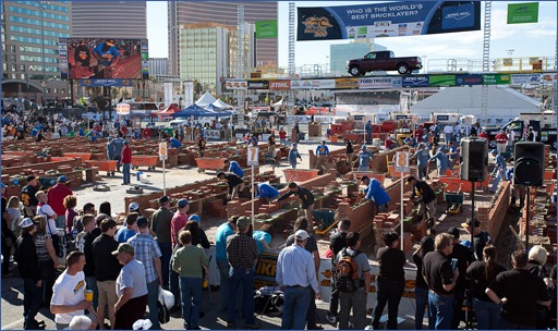 The BRICKLAYER 500 always generates an energetic crowd.