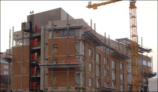 This structure was used to train many different groups, due to mast climbers being used for multiple trades. Training for masons, the window contractor, the inspectors, the steel contractors and the sheathing contractor were conducted here.