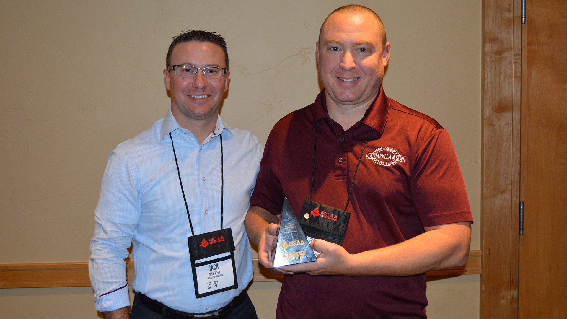 Paul Cantarella is presented the MCAA Safety Advantage Award by Jack West (Federated Insurance).