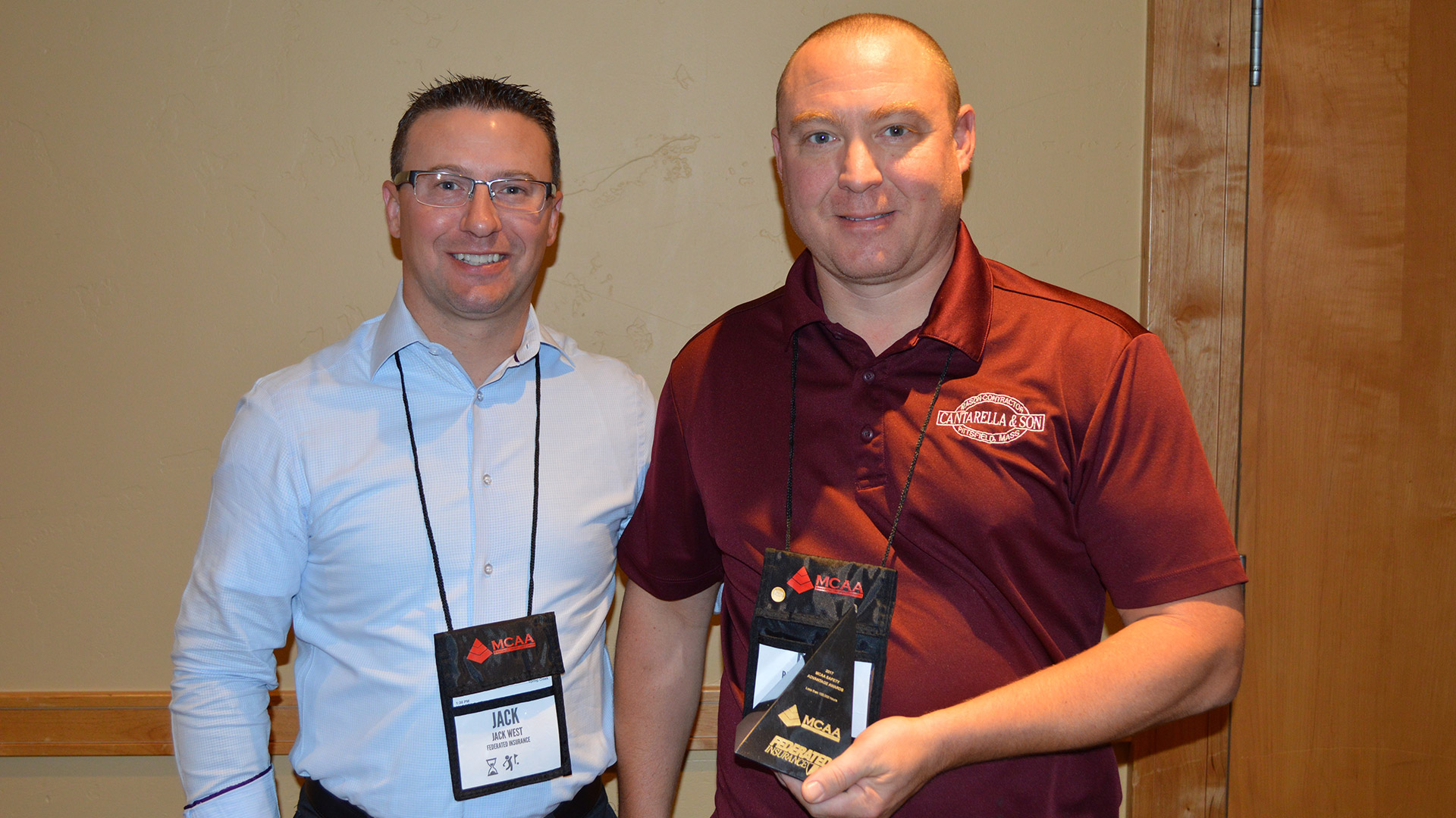 Paul Cantarella is presented the MCAA Safety Advantage Award by Jack West (Federated Insurance).