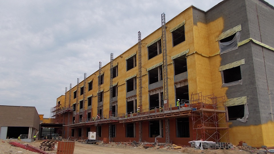 Shown is Apex Friendship High School in Apex, N.C., near Raleigh. This is a new facility using 290,000 bricks from Palmetto Brick Co. and 350,000 CMUs from Old Castle Adams Products. The walls are 60 feet high with CMU back-up, and spray foam insulation and brick veneer comprising the finished skin. The mason contractor is Joyner Masonry Works. The construction manager is Balfour Beatty/Metcon JV.